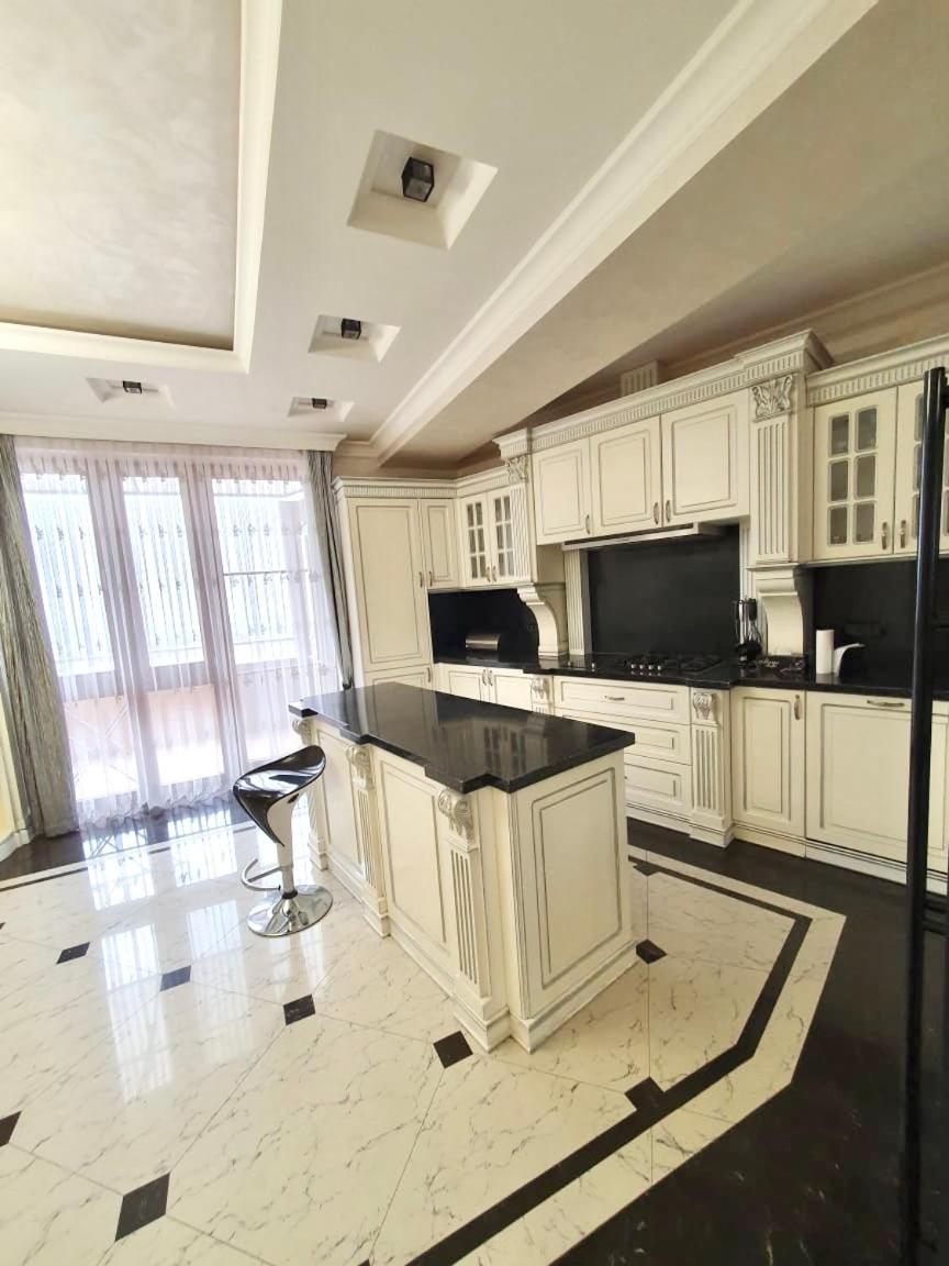 Роскошная Двухуровневая Квартира Luxurious Duplex Apartment Ереван Экстерьер фото
